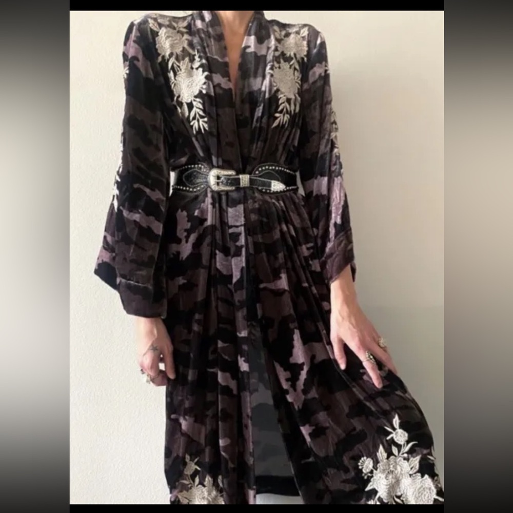 Johnny was medium embroidered camouflage kimono